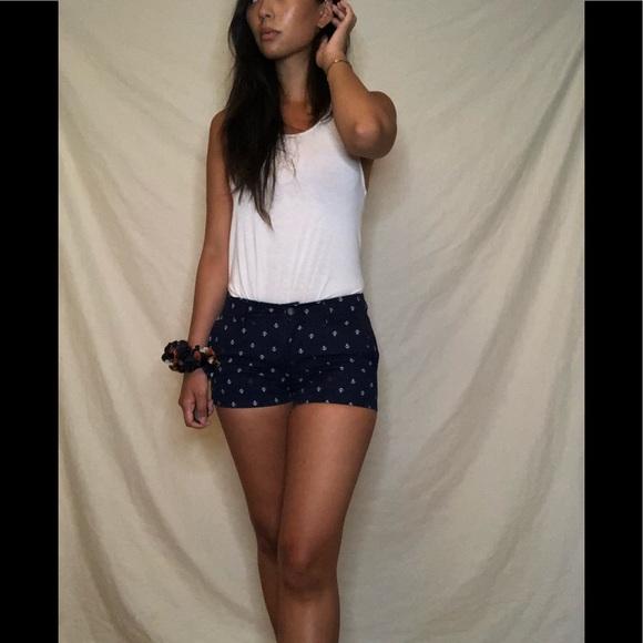 ☀️Uniqlo printed shorts with anchors - Picture 1 of 1